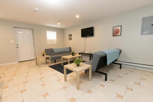 Mins from NYC Bright & Spacious 4-Bed Unit in Jersey City, USA
