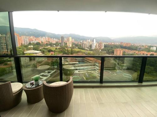 Luxury apt! Guest friendly! Great location! Jacuzzi, Gym, Security!, Medellín (foto 6)
