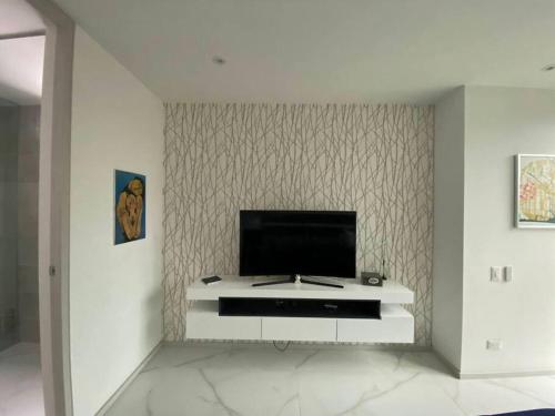 Luxury apt! Guest friendly! Great location! Jacuzzi, Gym, Security!, Medellín (foto 10)