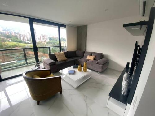 Luxury apt! Guest friendly! Great location! Jacuzzi, Gym, Security!, Medellín (foto 5)