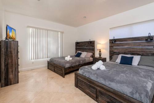Luxe Apartment In Beverly Hills Sleeps 6 in Los Angeles, USA