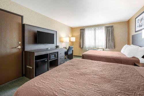 Eagle's View Inn & Suites - image 2