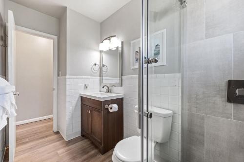 Old Town Condo by Library Park Walk Everywhere! in Fort Collins, USA