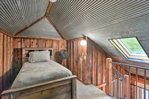 Secluded Table Rock Lake/Branson Cabin w/ Hot Tub! in Кімберлінг Сіті