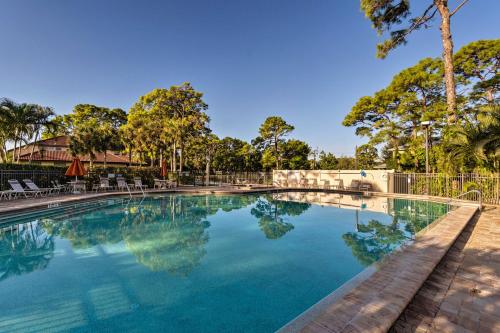 Sunny Sarasota Oasis with Lanai and Community Pool!