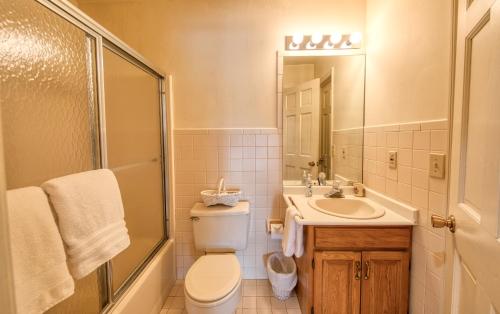 Stunning Lake and Mountain Views, Pool, Beach, Walk to Town! in Lake Placid, USA