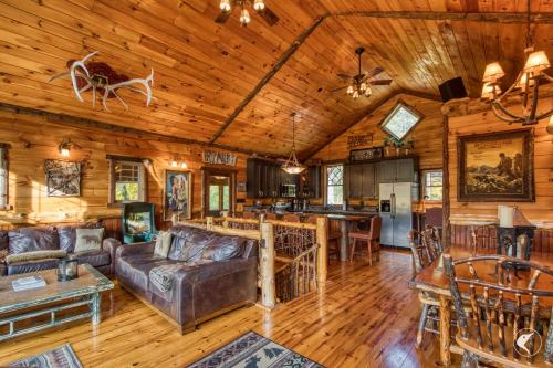 Your DREAM ski chalet! Minutes to Whiteface! in Wilmington, USA