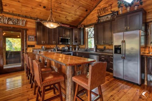 Your DREAM ski chalet! Minutes to Whiteface! in Wilmington, USA