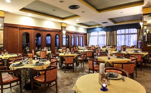 餐厅, 格拉西阿德勒达酒店 (Hotel Grazia Deledda) in 萨萨里市中心