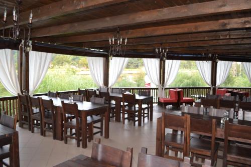 Ресторант, Pensiunea Meridian in Oeştii Ungureni