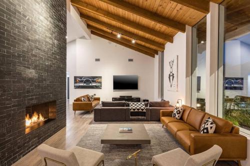 Luxury Micro-Resort, Theater, Sauna, Heated Pool - Tap to explore photos