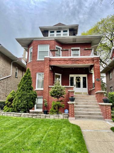 Lovely vintage Oak Park 3bd 1ba perfectly located near public transit & Chicago