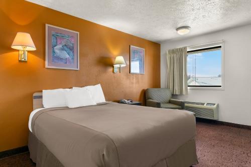Americas Best Value Inn - Lincoln - image 8