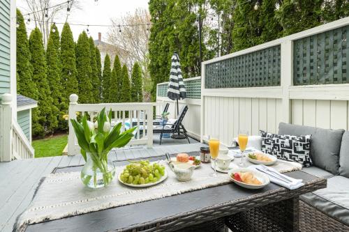 Kert, The Front Porch Vacation Rentals in Bristol (RI)