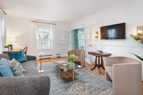 The Front Porch Vacation Rentals in Bristol, USA
