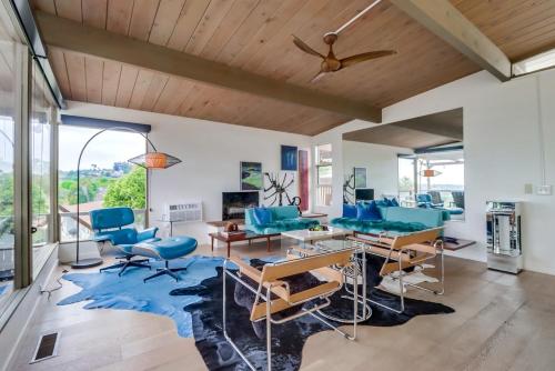 The Helix House - Pool & Mountain Views in La Mesa, USA