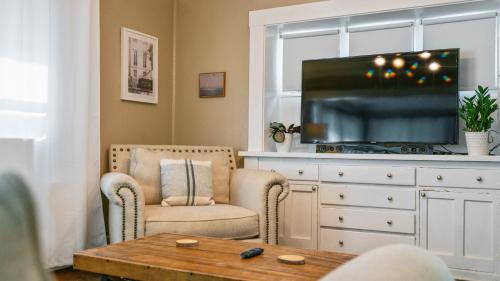 Charming Bungalow Centrally Located in San Diego, USA