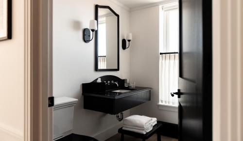 Longfellow Hotel - image 7