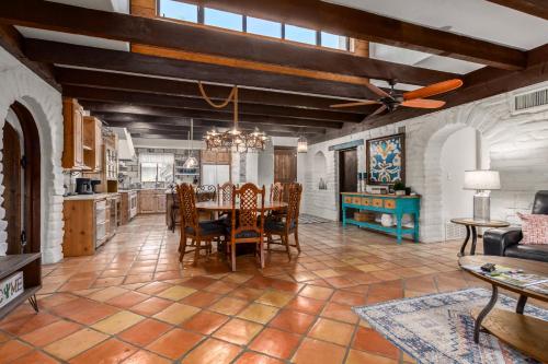 Las Colinas - Heated Pool - Spa - Southwest Living