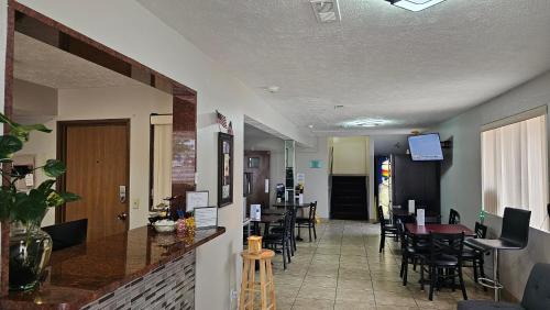 Kingsway Inn - image 10