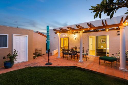 La Playa - Charming Bayside Bungalow in La Playa