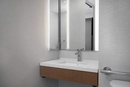 SpringHill Suites by Marriott New York Manhattan Times Square - image 10