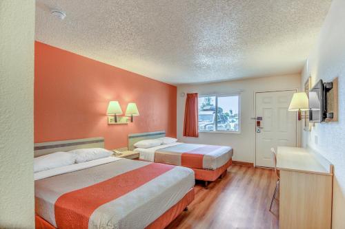 Motel 6-Stockton, CA - Charter Way West