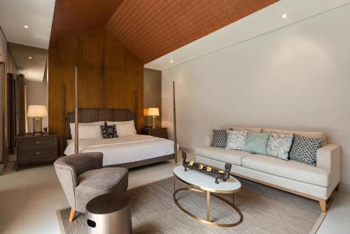 Gria Kerten near Solo Square