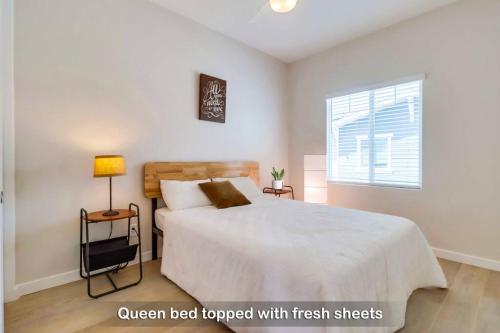 Entire Modern 3-BR 3-Bath Family Home w Spacious Garage, 5 Mins to Beach & 15-Mins to Gaslamp, No Deposit in Imperial Beach, USA