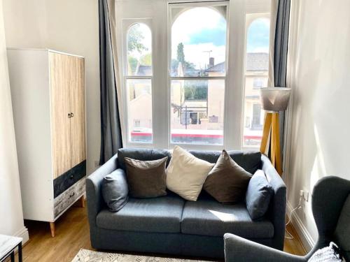 Evo 1 Bedroom Apartment 3 mins walk Mile End Station,Queen Mary University, Hospital, Лондон