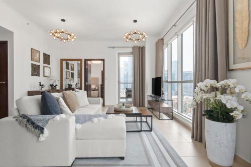 Stunning 1-Bedroom Apartment with full Burj Khalifa View - 5-min walk to Dubai Mall, Дубай (фото 2)