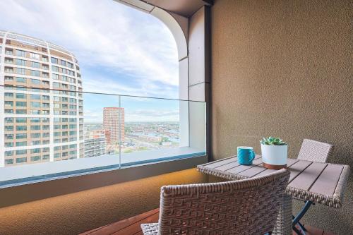 Sky Park Tower 2, luxury apartment with free parking, Bratislava