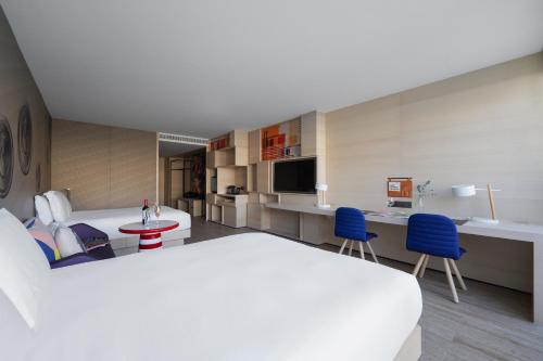 room detail thumbnail 1