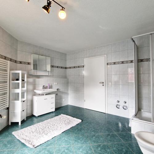 Bathroom, DM Hotels & Apartments - Apartment Dosborn 2A in Kleinbartloff
