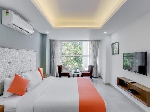 Shared lounge/TV area, Okean De Goa in Vagator