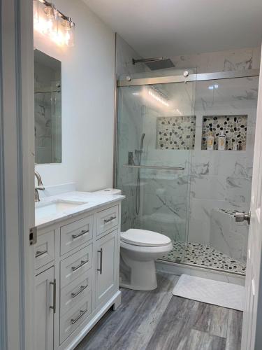 School Village Walk-in shower and jetted tub