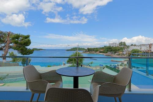 ระเบียง/ชานเรือน, Hotel Esmerald Ksamil in คซามิล