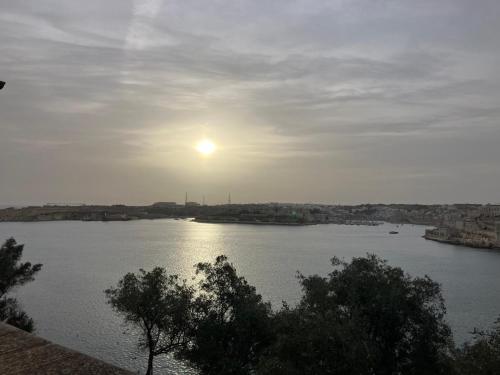 Penthouse w/ unique harbour view, La Valletta (foto 8)