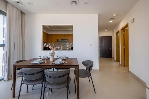 Apartment with Burj Khalifa View I Bellevue Tower - image 2