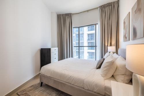 Apartment with Burj Khalifa View I Bellevue Tower - image 4