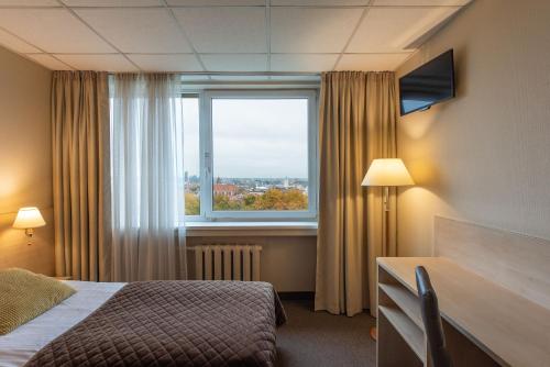 Twin Room image 9