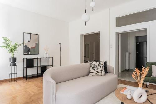 Acropolis Sunlight 2BR Apartment by UPSTREET, Афины