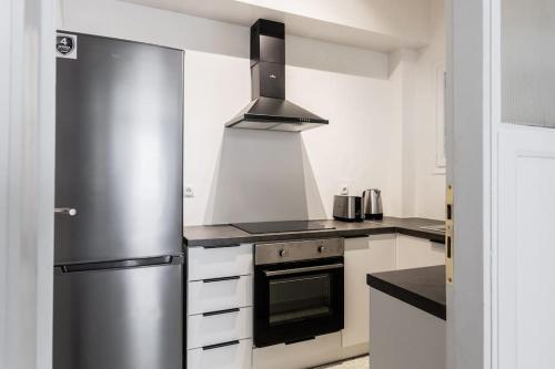 Acropolis Sunlight 2BR Apartment by UPSTREET - image 2