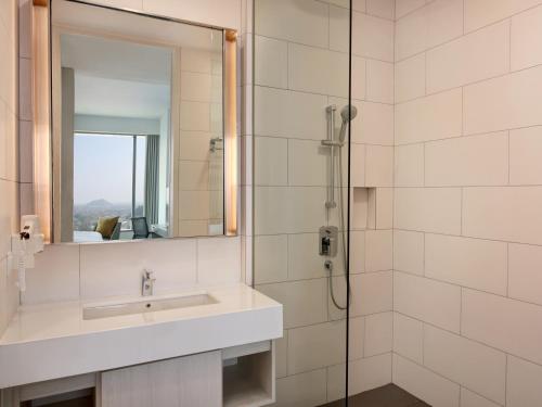 Grand Mercure Lampung Room Type - Premier Twin Room 