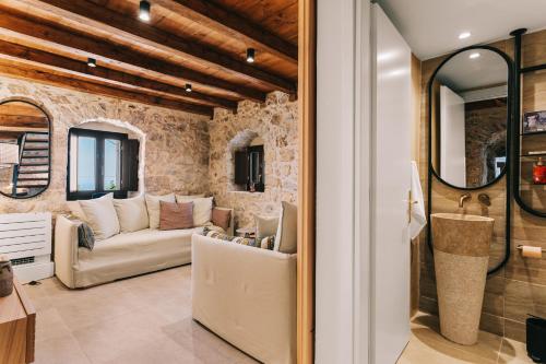 Hawk Tower Apartment - Pyrgos Towers Complex Hawk Tower Apartment - Pyrgos Towers Complex