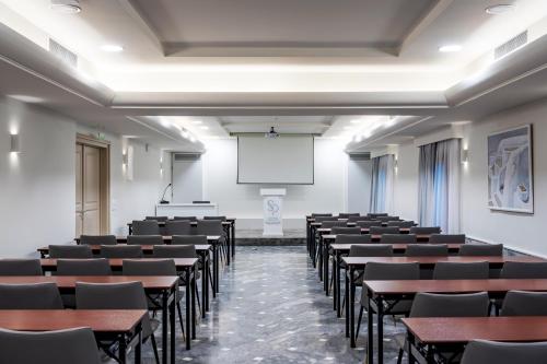 Santorini Palace - image 13