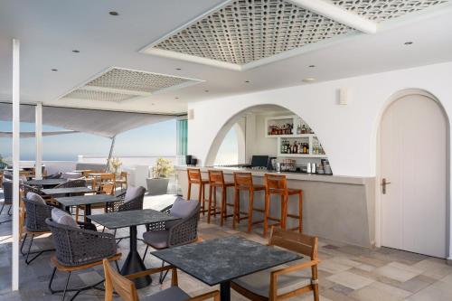 Santorini Palace - image 9