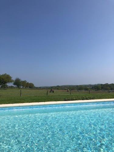 Peldbaseins, Le Moulin du Fresne, chambres d'hôtes (Le Moulin du Fresne, chambres d'hotes) in Gourgé