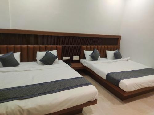 Hotel Nandan pure veg Restaurant and lodging