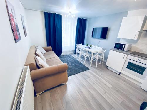 Picture of 2 Bedroom Flat, Dalston Junction, London